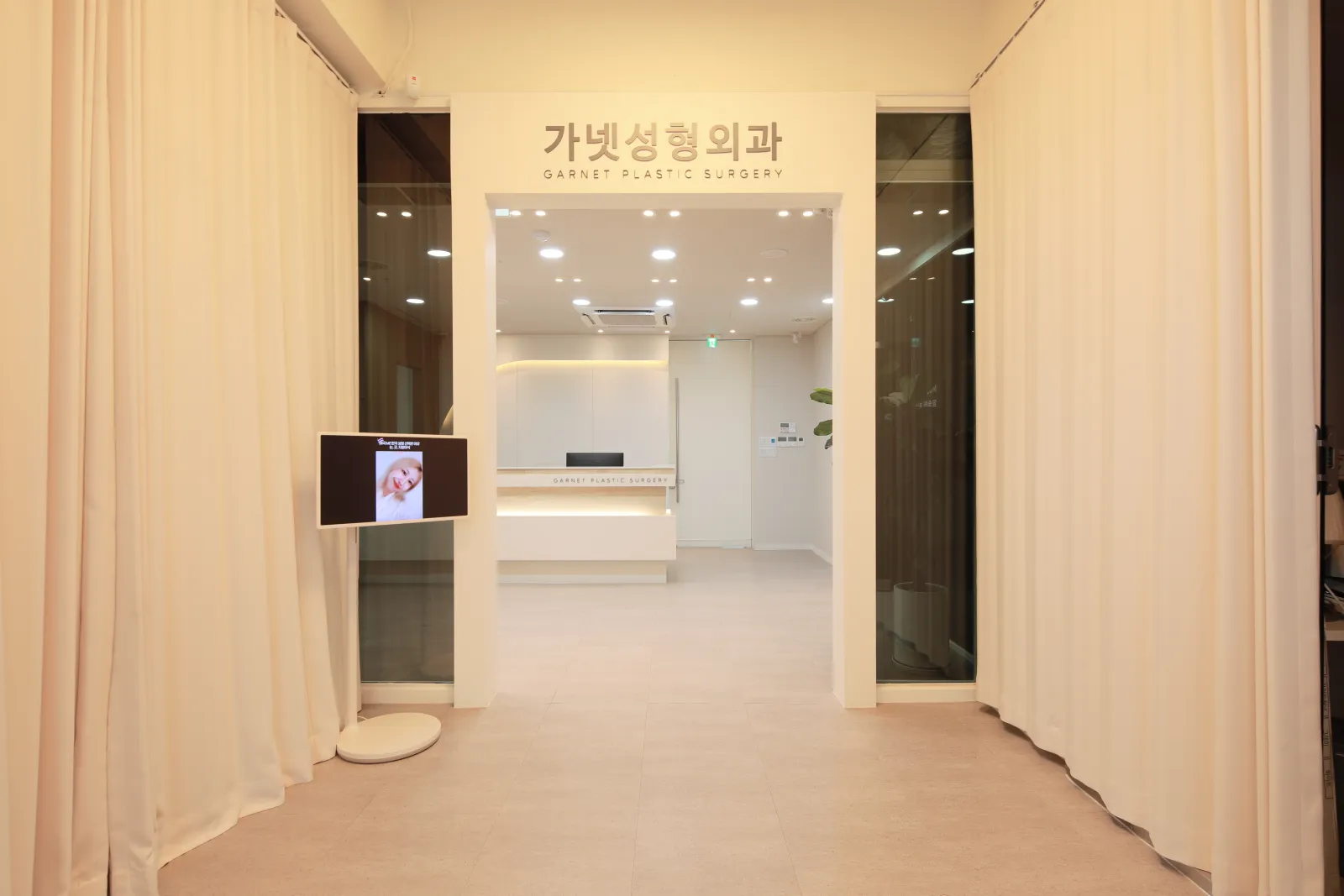 Reception & Entrance — Garnet Plastic Surgery, Apgujeong Seoul