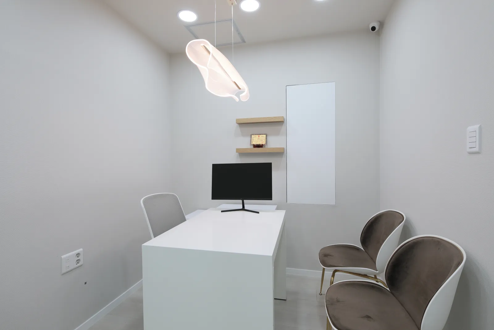 Private Consultation Room — Garnet Plastic Surgery, Apgujeong Seoul